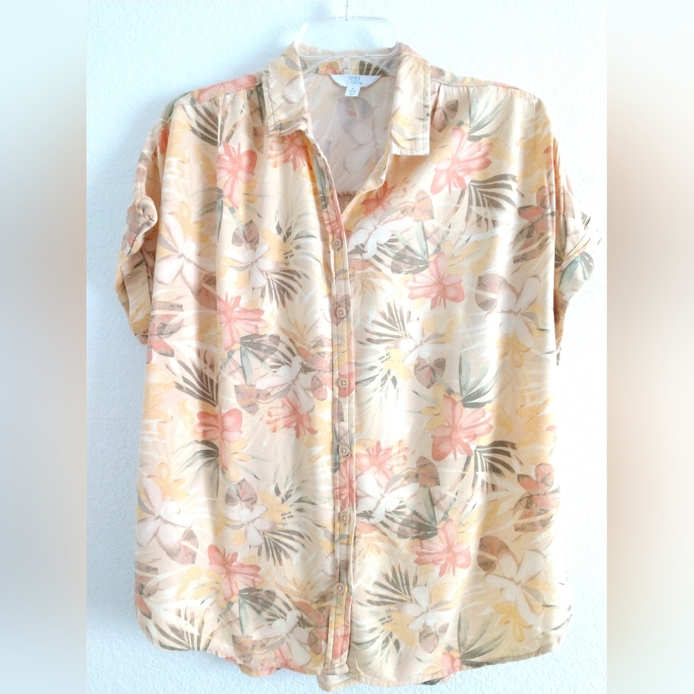 Time and Tru Hawaiian Shirt Yellow Floral Size Small Chest 40"